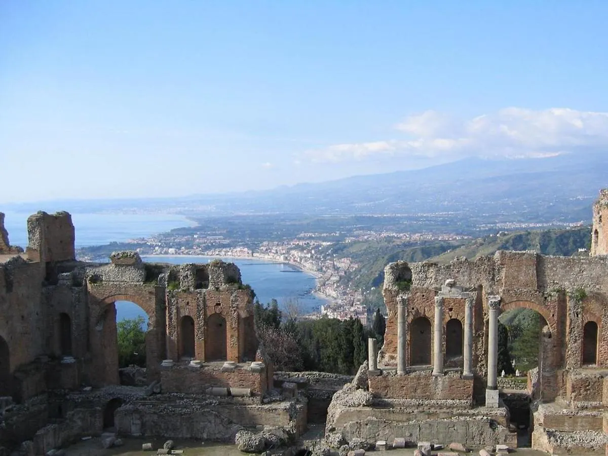 Spacious Apartment In Taormina With Sea View And Balconies