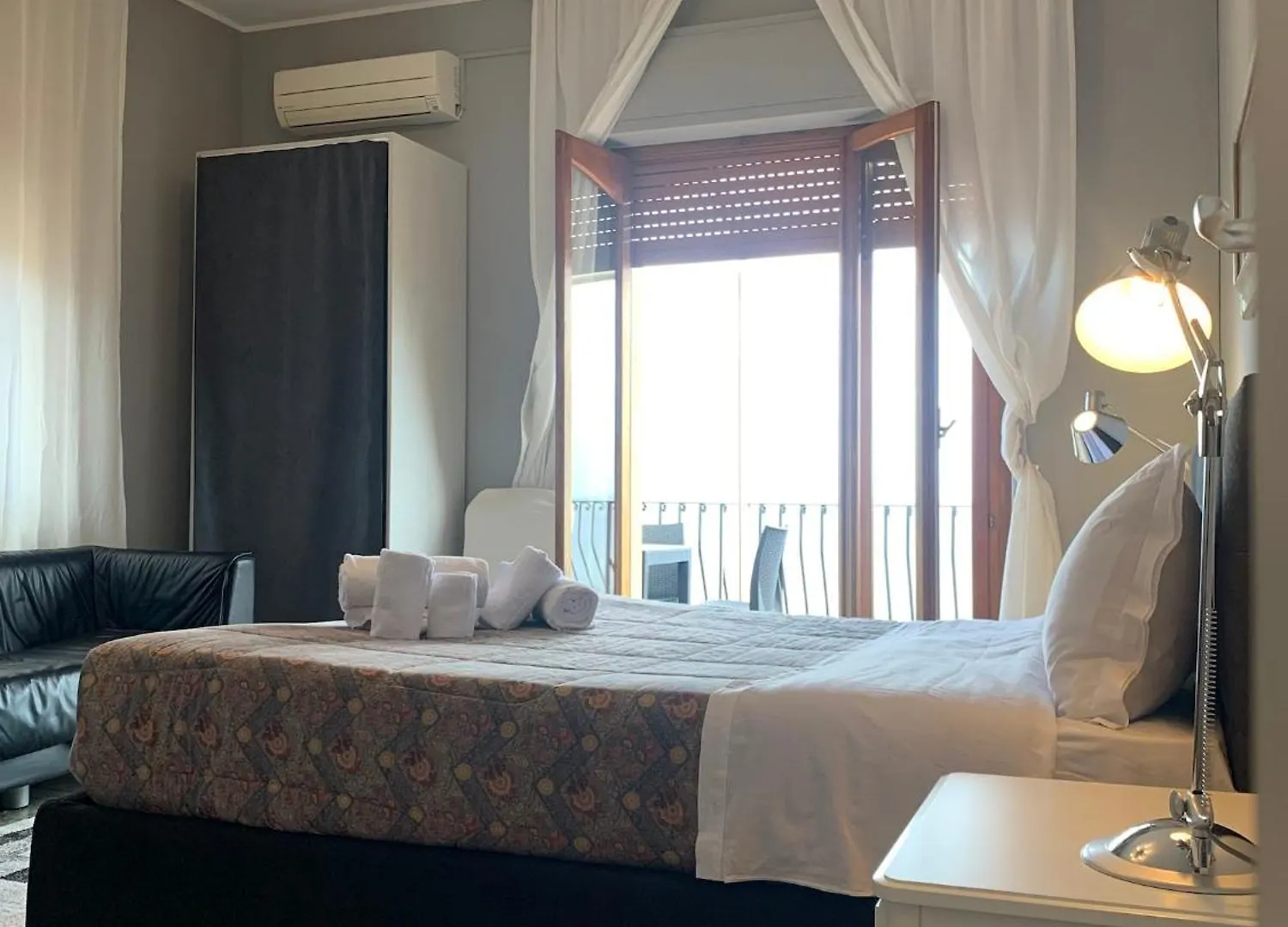 Spacious Apartment In Taormina With Sea View And Balconies 0*,