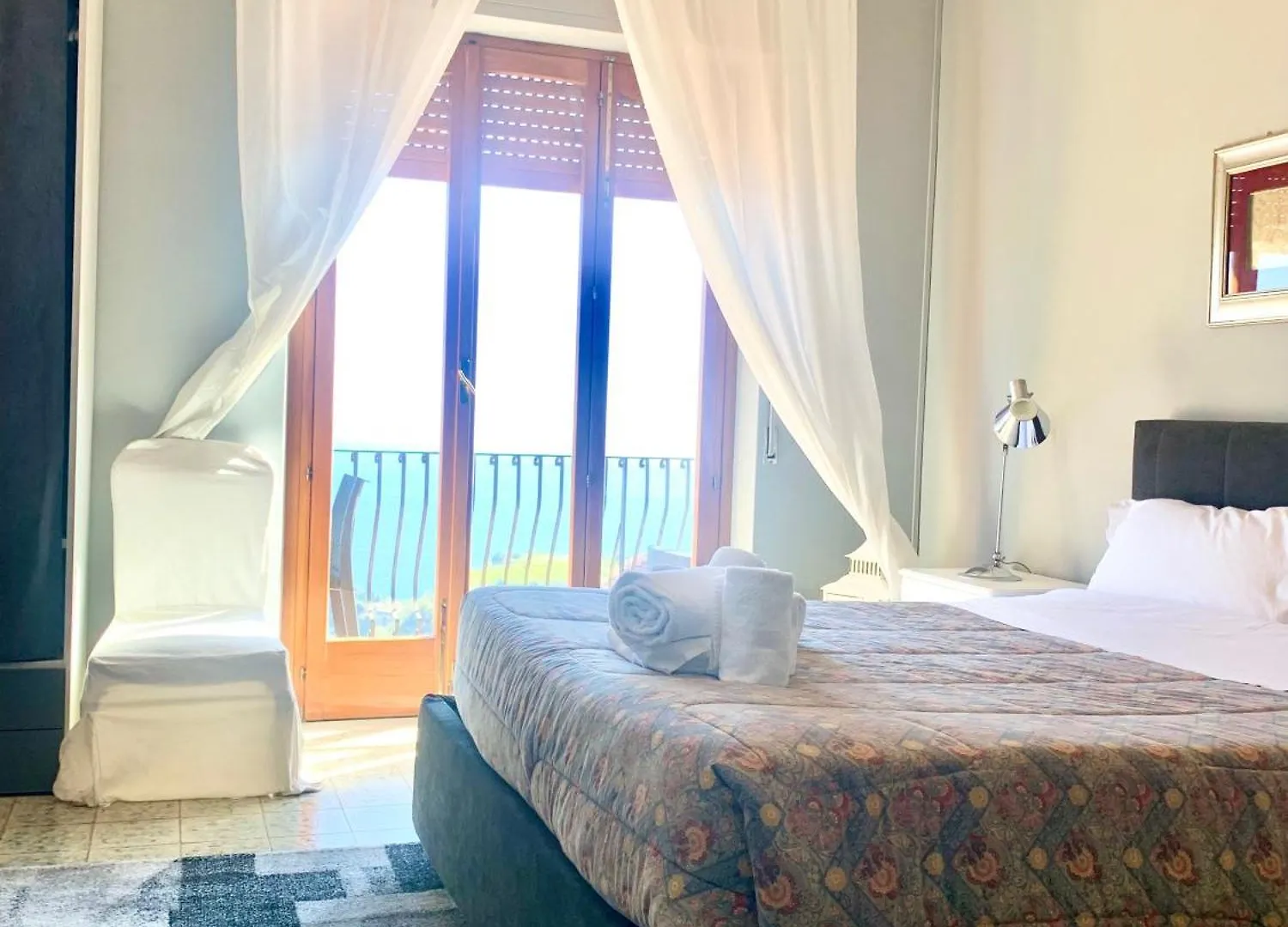Spacious Apartment In Taormina With Sea View And Balconies 0*,