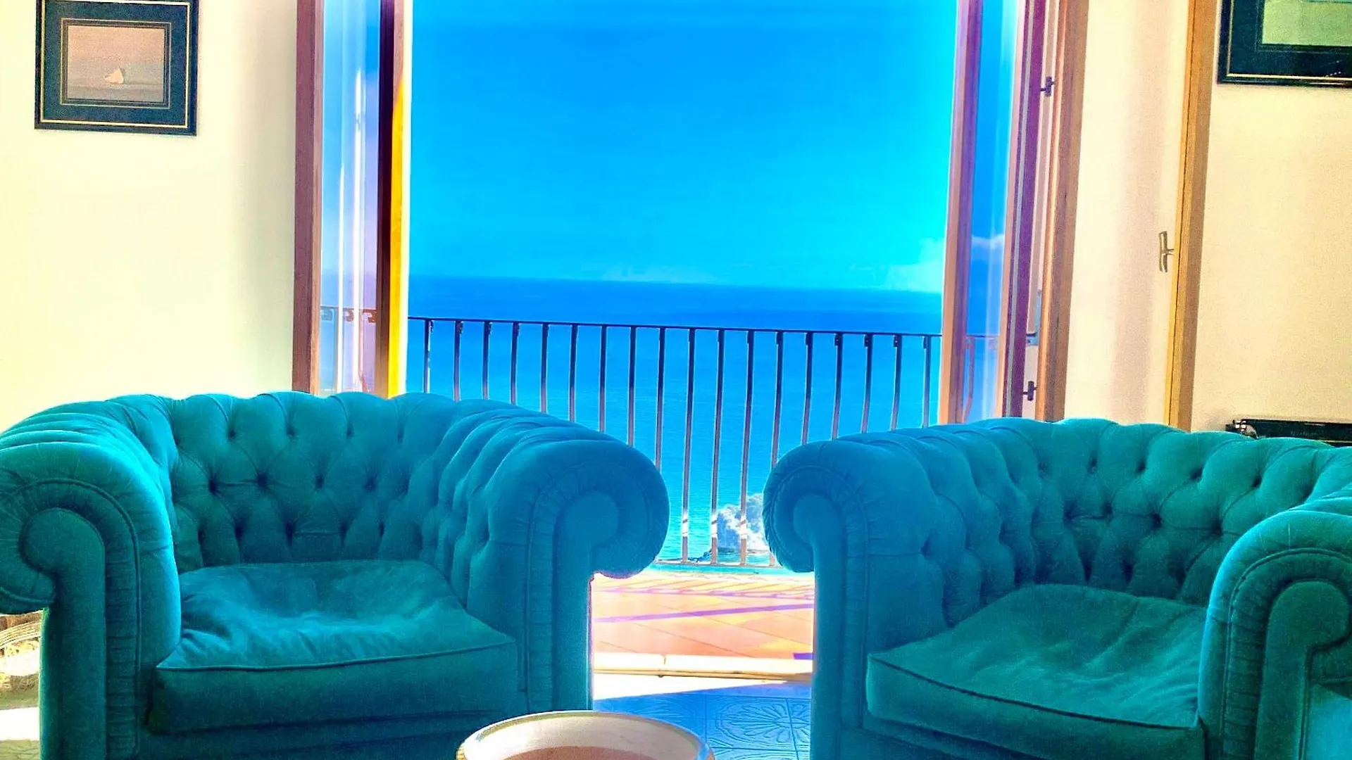 Spacious Apartment In Taormina With Sea View And Balconies