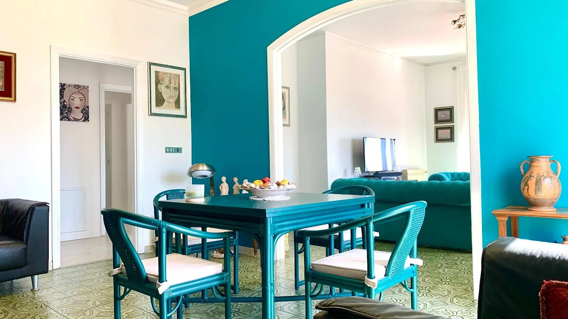 Spacious Apartment In Taormina With Sea View And Balconies