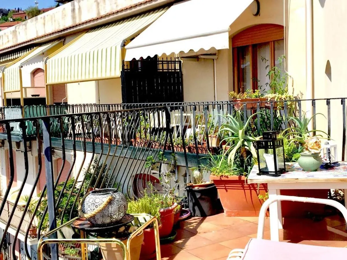 Spacious Apartment In Taormina With Sea View And Balconies 0*,  Italië