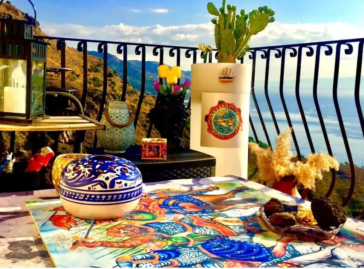 Spacious Apartment In Taormina With Sea View And Balconies