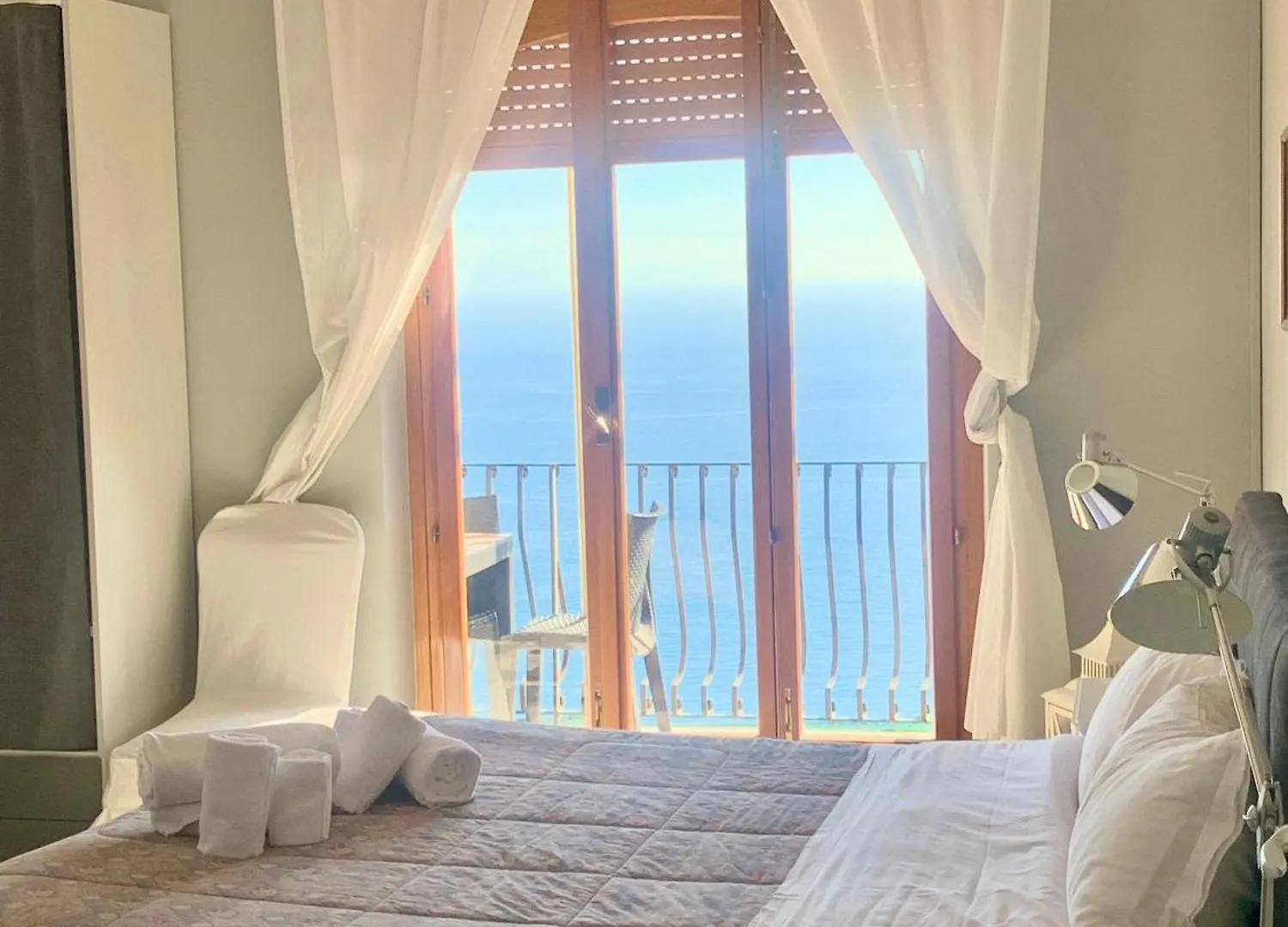 Spacious Apartment In Taormina With Sea View And Balconies