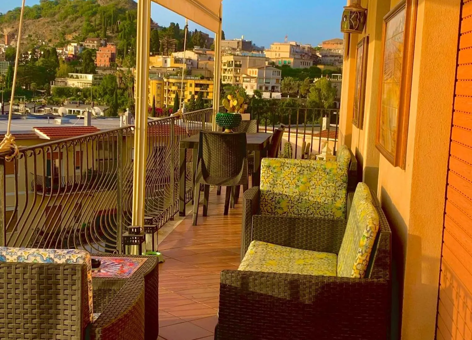 Spacious Apartment In Taormina With Sea View And Balconies
