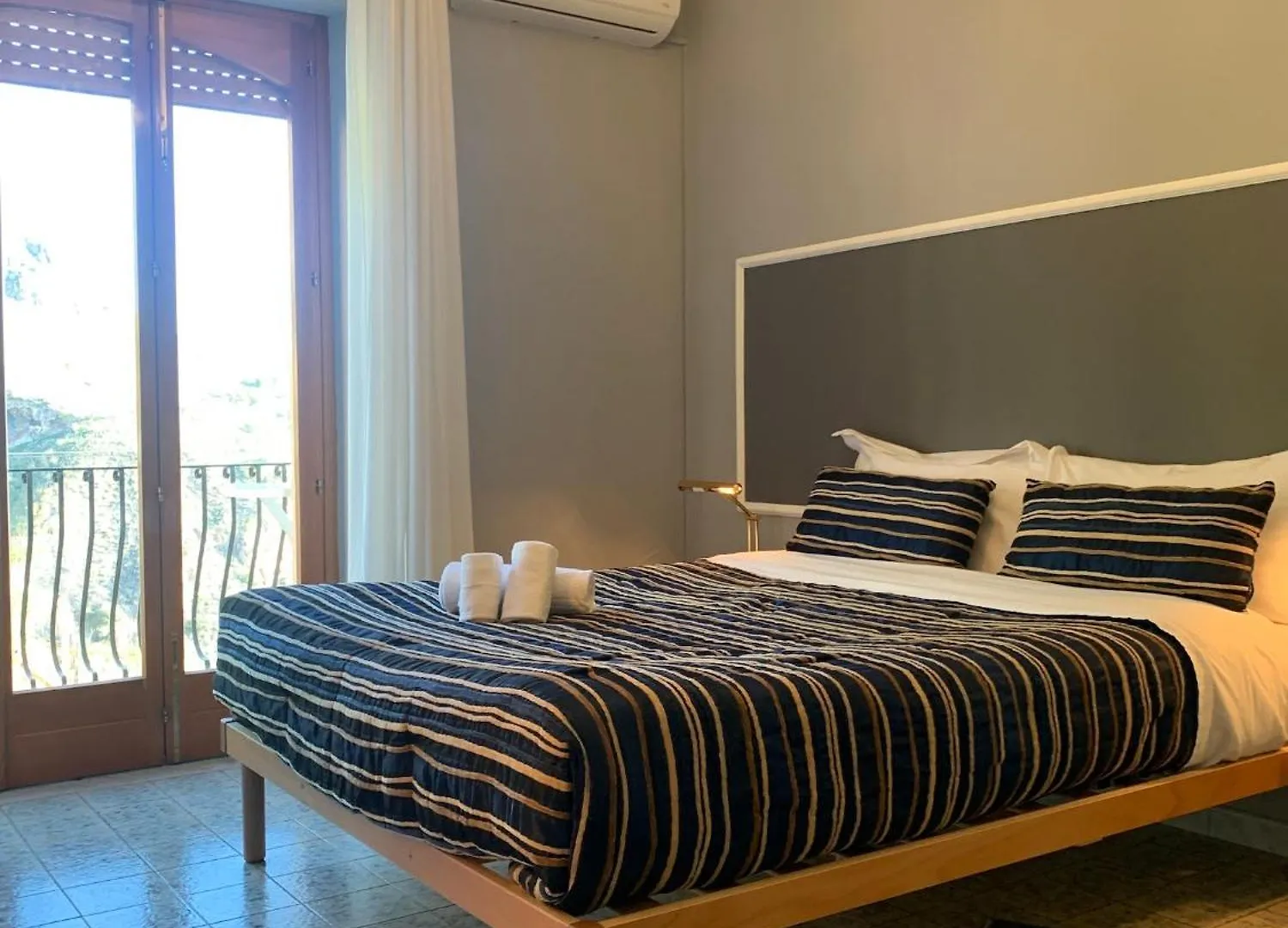 Spacious Apartment In Taormina With Sea View And Balconies