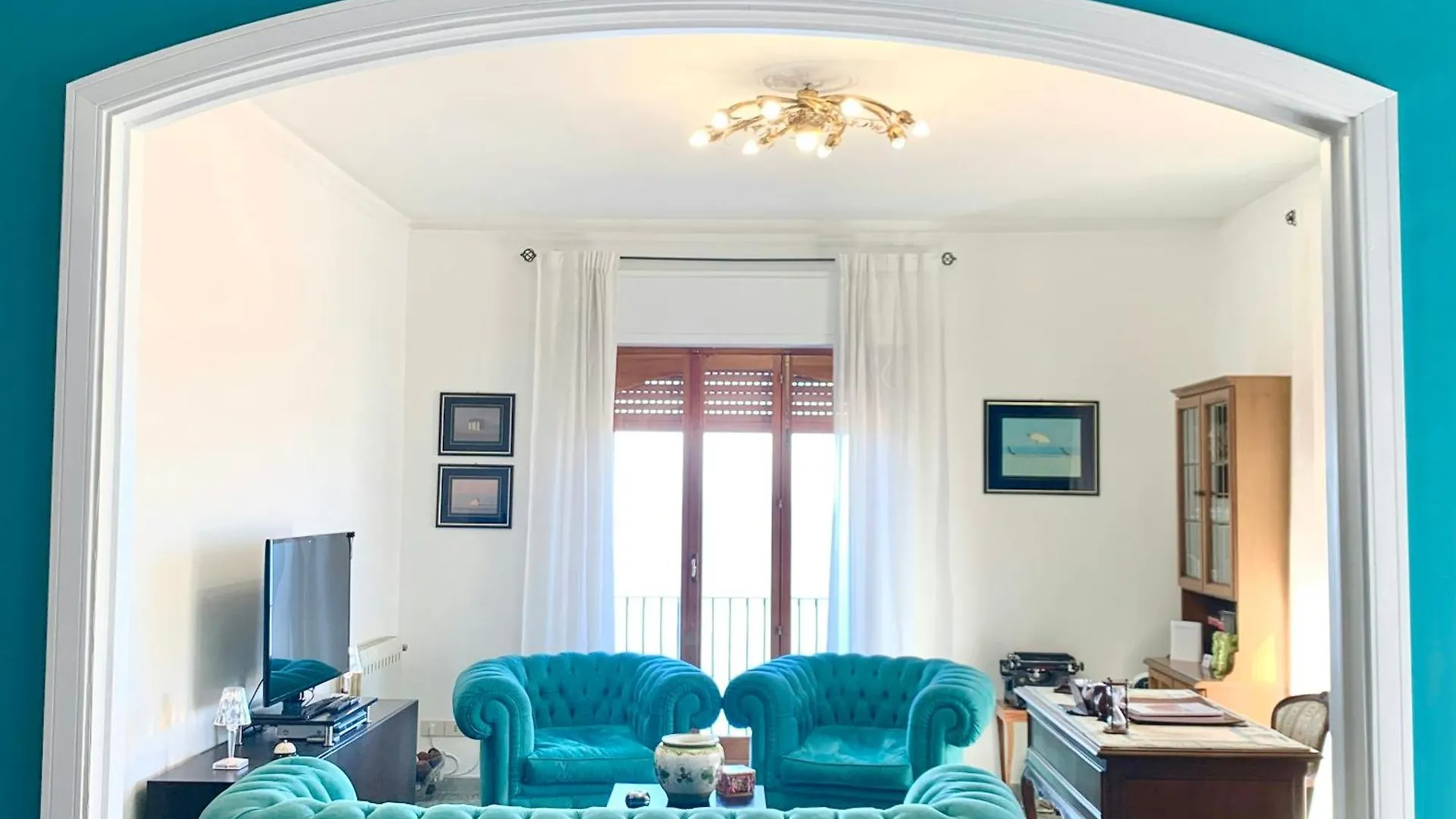 Spacious Apartment In Taormina With Sea View And Balconies