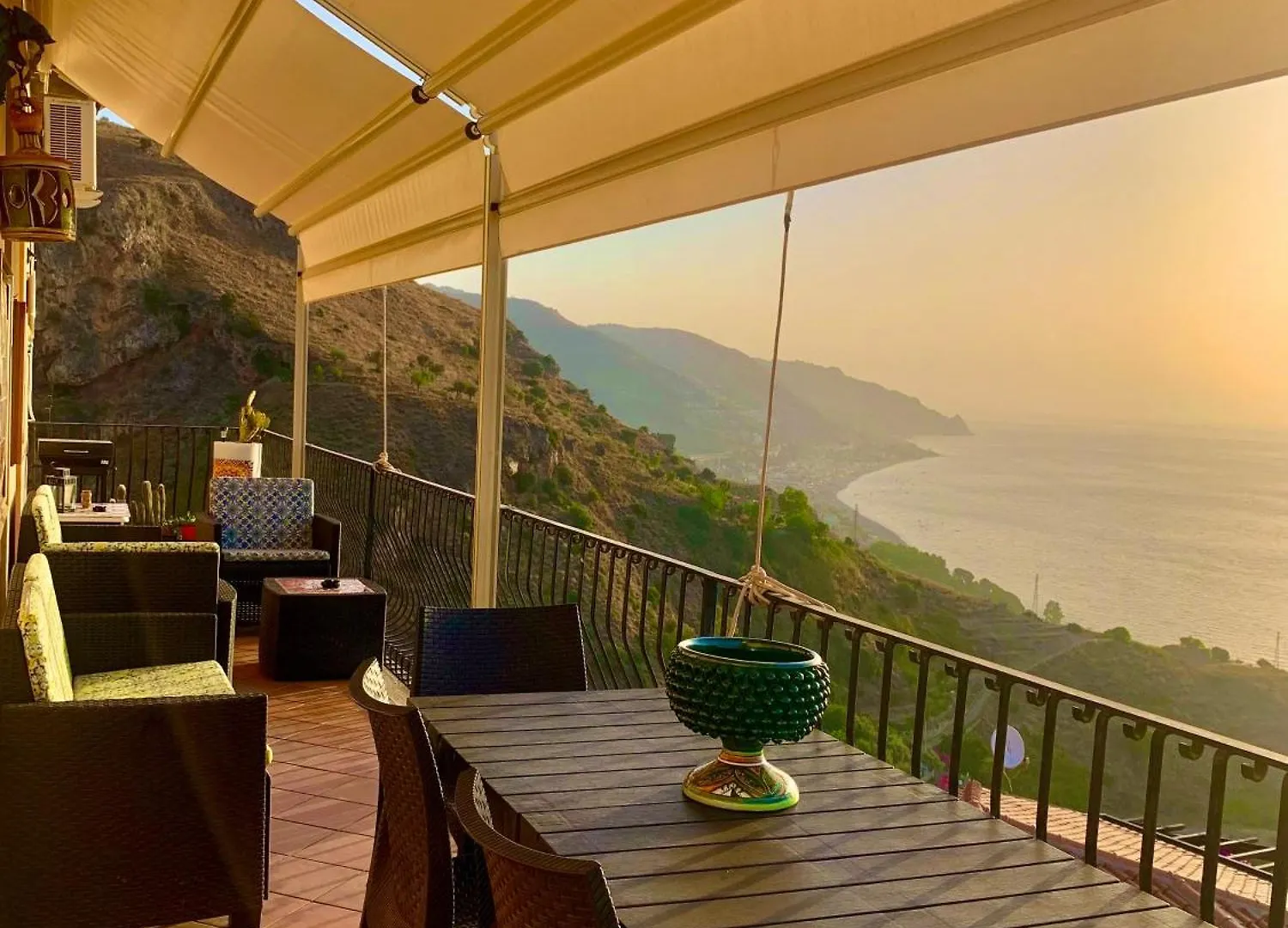 Spacious Apartment In Taormina With Sea View And Balconies 0*,